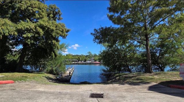 18617 Egret Bay Boulevard 504, Webster, TX 77058