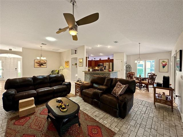 867 CASTLEBERRY CIRCLE, The Villages, FL 32162