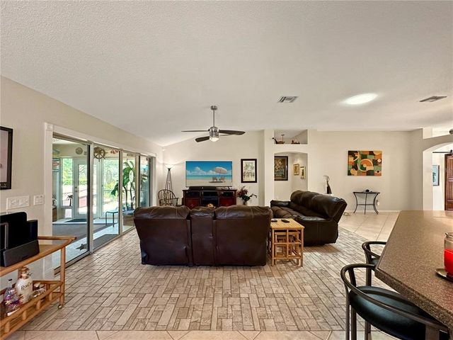 867 CASTLEBERRY CIRCLE, The Villages, FL 32162