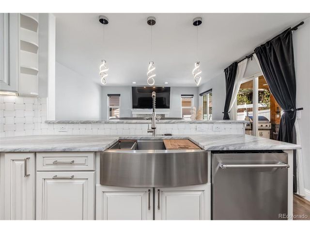 752 Brookside Dr, Longmont, CO 80504