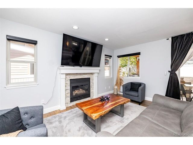 752 Brookside Dr, Longmont, CO 80504