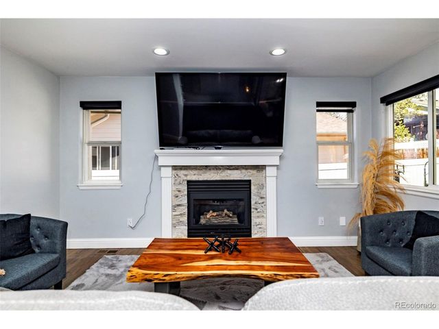 752 Brookside Dr, Longmont, CO 80504