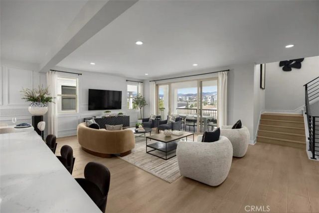 316 Pluto, Irvine, CA 92618
