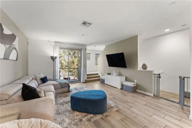 19547 Cardigan, Northridge, CA 91324