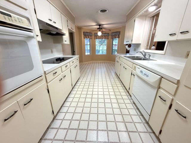 604 Berwick, Victoria, TX 77904