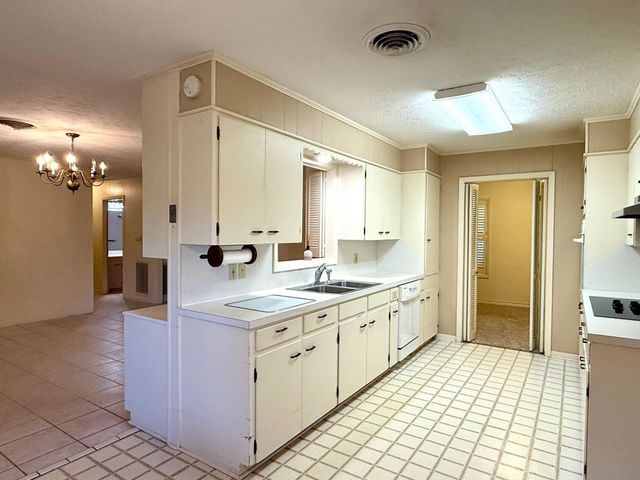 604 Berwick, Victoria, TX 77904