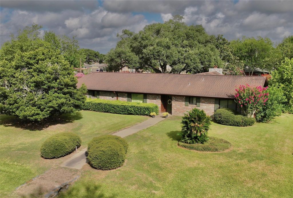 604 Berwick, Victoria, TX 77904