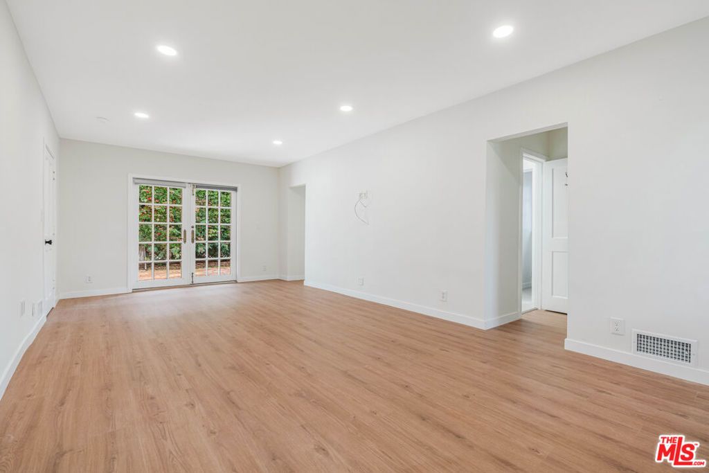 Image 10 of property listing at 426 Georgina Avenue, Santa Monica, CA 90402