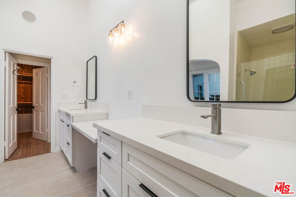 Image 11 of property listing at 426 Georgina Avenue, Santa Monica, CA 90402