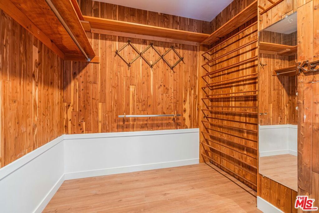 Image 12 of property listing at 426 Georgina Avenue, Santa Monica, CA 90402