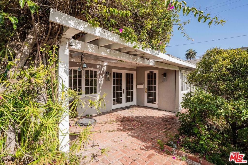 Image 18 of property listing at 426 Georgina Avenue, Santa Monica, CA 90402