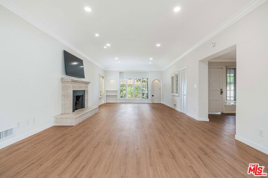 Image 2 of property listing at 426 Georgina Avenue, Santa Monica, CA 90402