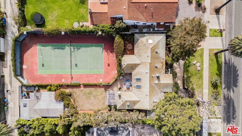 Image 20 of property listing at 426 Georgina Avenue, Santa Monica, CA 90402