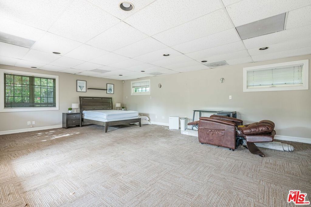 Image 21 of property listing at 426 Georgina Avenue, Santa Monica, CA 90402