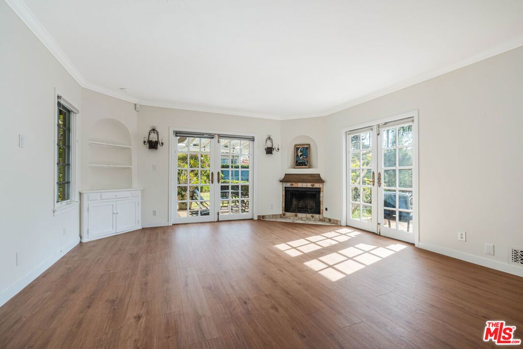 Image 6 of property listing at 426 Georgina Avenue, Santa Monica, CA 90402