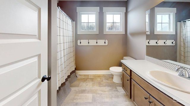 5517 Stanton Woods Drive, Blendon Twp, MI 49426