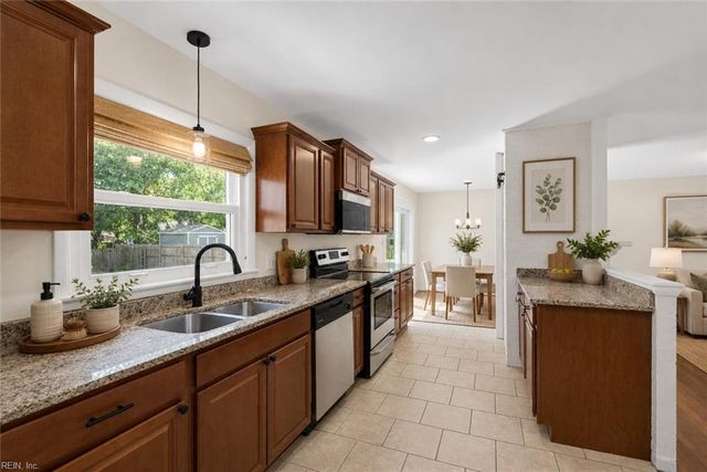 131 Nicewood DR, Newport News, VA 23602