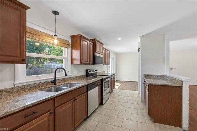 131 Nicewood DR, Newport News, VA 23602
