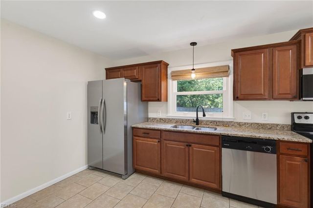 131 Nicewood DR, Newport News, VA 23602