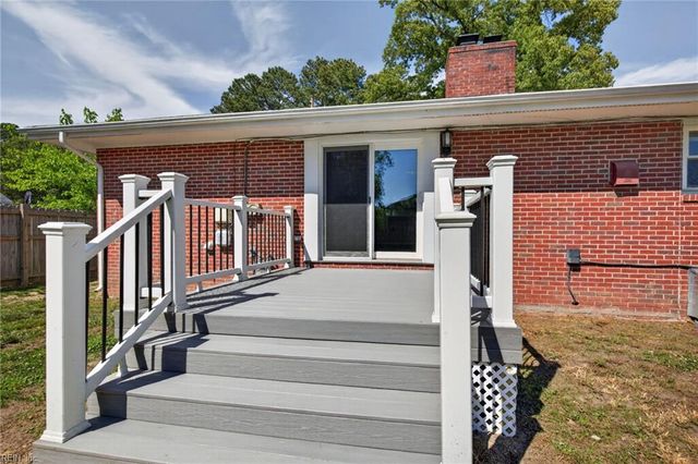 131 Nicewood DR, Newport News, VA 23602