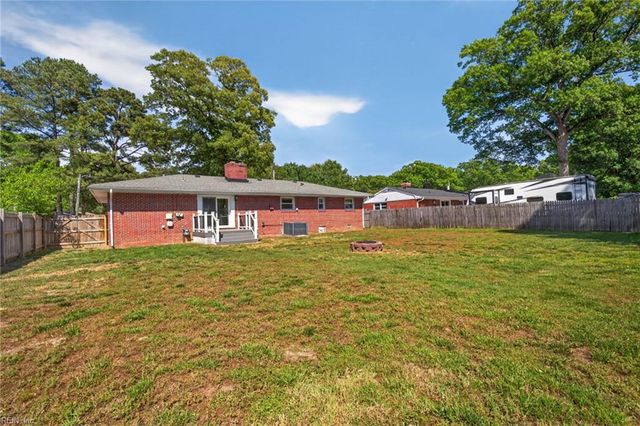 131 Nicewood DR, Newport News, VA 23602