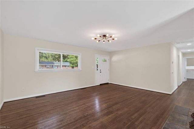 131 Nicewood DR, Newport News, VA 23602