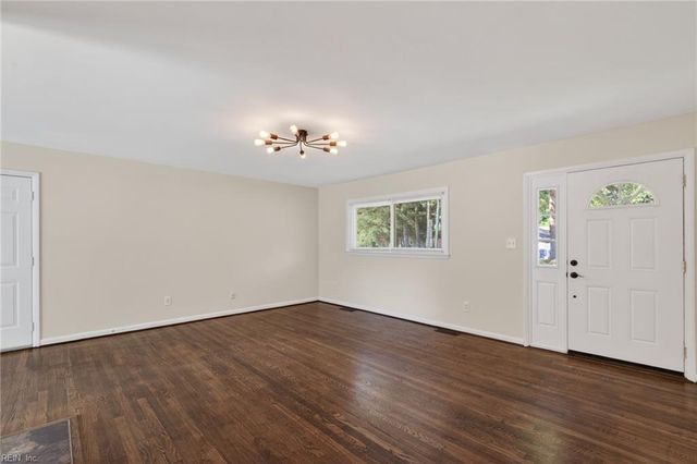 131 Nicewood DR, Newport News, VA 23602