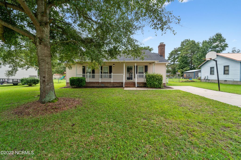 206 Lorraine Court, Jacksonville, NC 28540