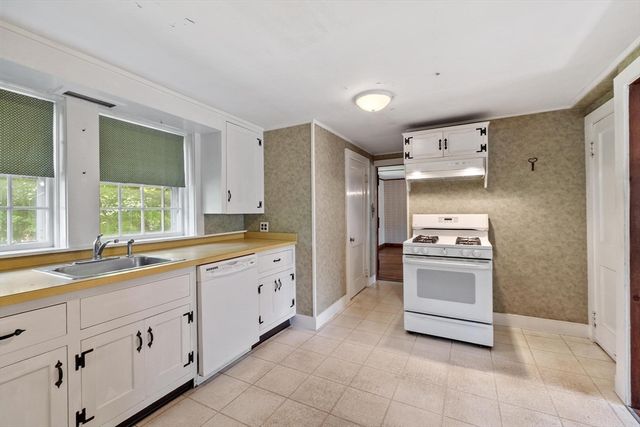 185 Main St, Chelmsford, MA 01863