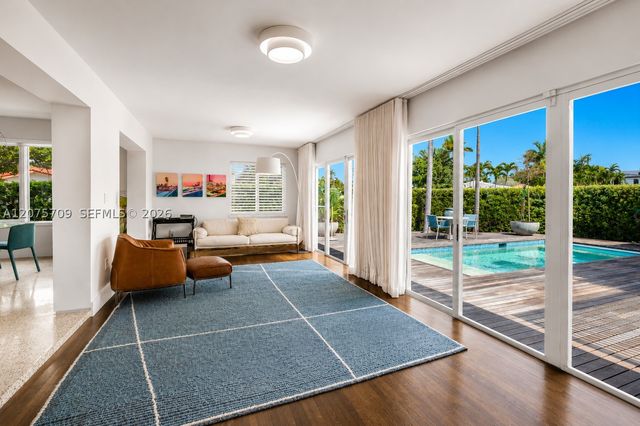 1885 Daytonia Rd, Miami Beach, FL 33141
