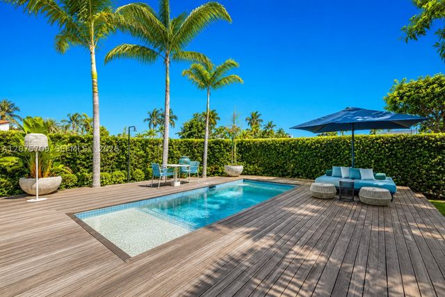 1885 Daytonia Rd, Miami Beach, FL 33141