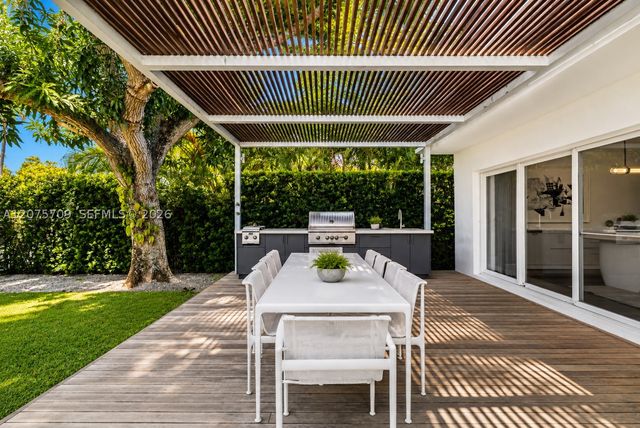 1885 Daytonia Rd, Miami Beach, FL 33141