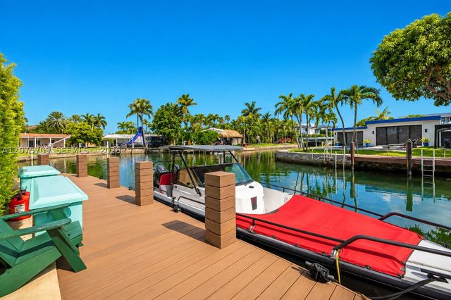 1885 Daytonia Rd, Miami Beach, FL 33141