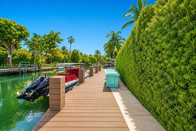 1885 Daytonia Rd, Miami Beach, FL 33141