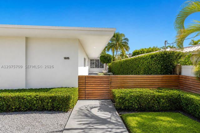 1885 Daytonia Rd, Miami Beach, FL 33141