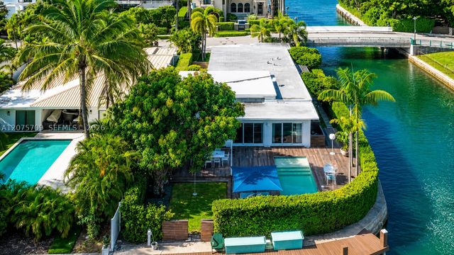 1885 Daytonia Rd, Miami Beach, FL 33141