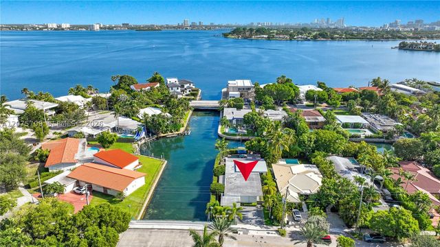 1885 Daytonia Rd, Miami Beach, FL 33141