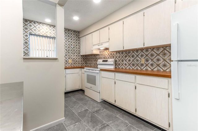 2950 WEST BAY DRIVE B5, Belleair Bluffs, FL 33770