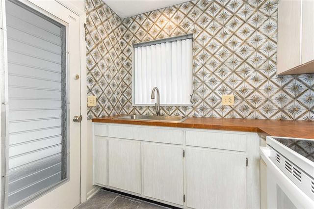 2950 WEST BAY DRIVE B5, Belleair Bluffs, FL 33770