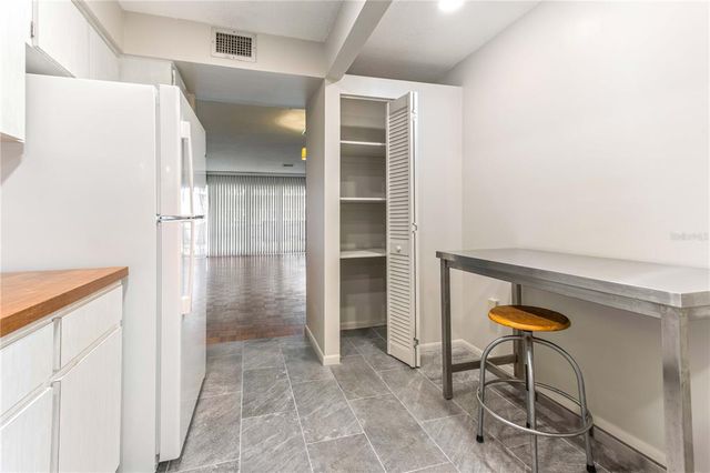 2950 WEST BAY DRIVE B5, Belleair Bluffs, FL 33770