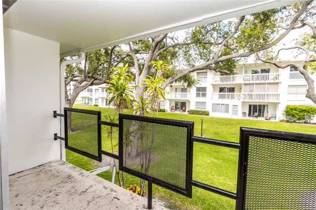 2950 WEST BAY DRIVE B5, Belleair Bluffs, FL 33770