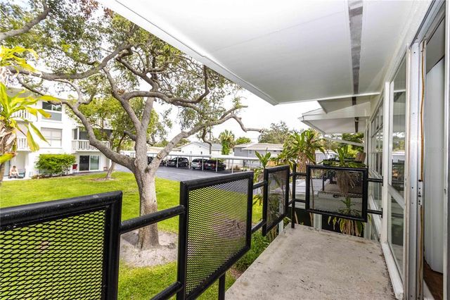 2950 WEST BAY DRIVE B5, Belleair Bluffs, FL 33770