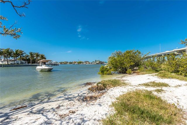 2950 WEST BAY DRIVE B5, Belleair Bluffs, FL 33770
