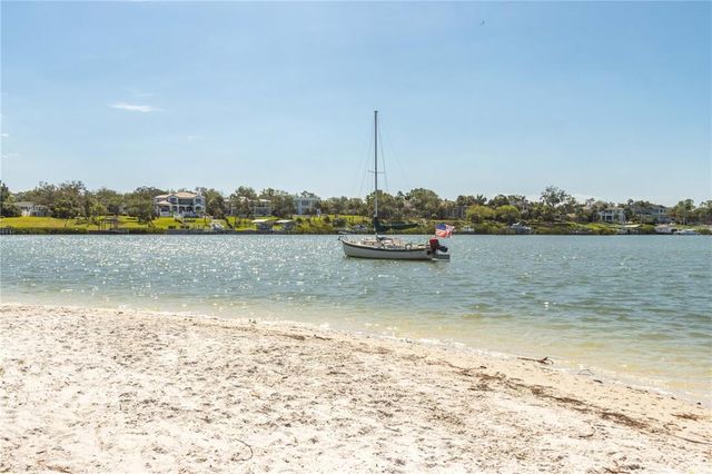 2950 WEST BAY DRIVE B5, Belleair Bluffs, FL 33770