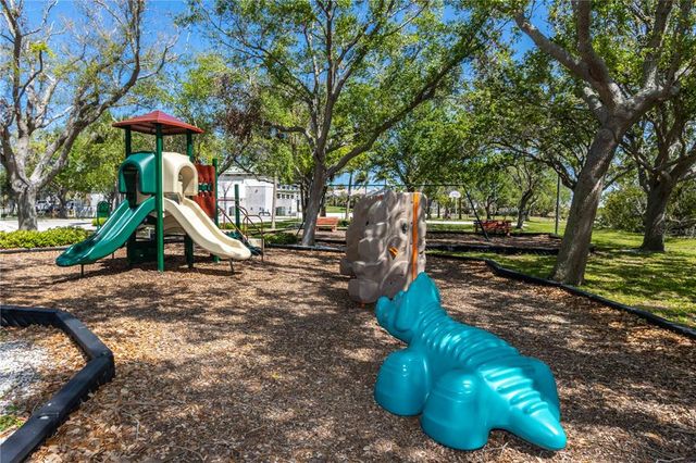 2950 WEST BAY DRIVE B5, Belleair Bluffs, FL 33770