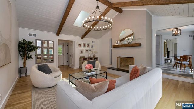 112 Urban Club Road, Wayne, NJ 07470