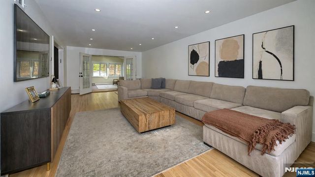 112 Urban Club Road, Wayne, NJ 07470