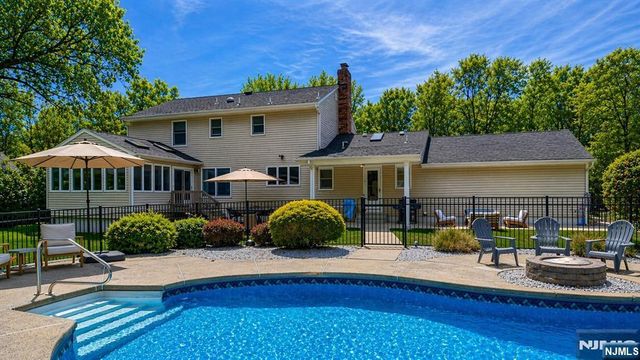 112 Urban Club Road, Wayne, NJ 07470