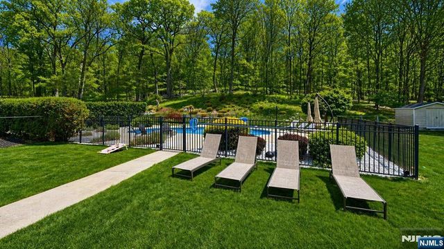 112 Urban Club Road, Wayne, NJ 07470