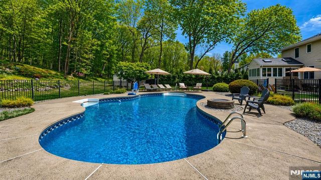 112 Urban Club Road, Wayne, NJ 07470